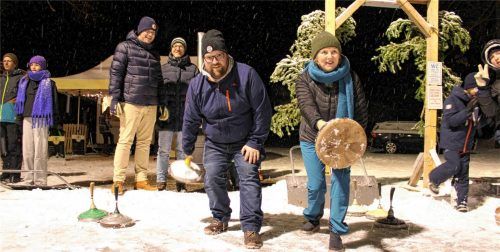 Mit Schwung den Eisstock aufsetzen: Experte Max Steiner gibt Tipps.Fotos deubler