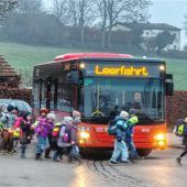 Eltern kritisieren Verkehr vor Grundschule