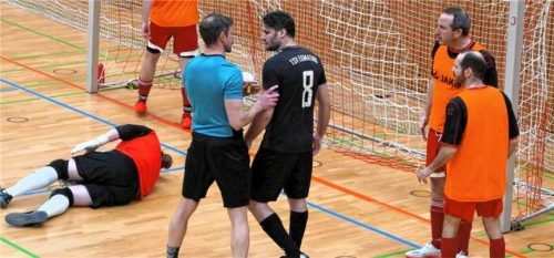 Nicht gerade zimperlich ging es beim MainzlGroup-Cup zu. Foto Merk