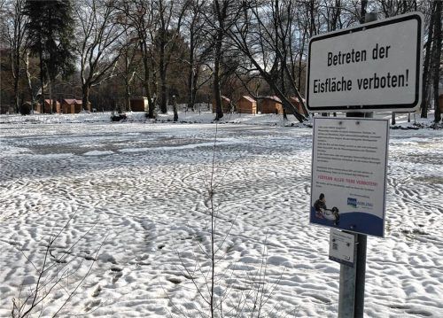 Nicht nur auf dem Aiblinger Irlachweiher sorgen vermeintlich dicke Eisschichten für Gefahren. Foto Bettinger