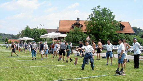 Perfekter Schwung: Der Priener Hufeisenverein ist ein fester Bestandteil des gesellschaftlichen Priener Lebens. Foto  Archiv Hötzelsperger