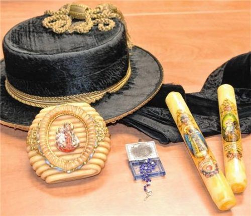 Preanerhut, Wachsstöckl, Rosenkranz und Lichtmesskerzen gehörten im 19. Jahrhundert zur Ausstattung einer Bäuerin. Kerzen wurden vor allem an Lichtmess abgebrannt und wenn ein Gewitter nahte. Foto oberkandler