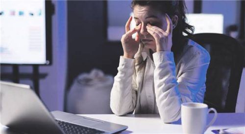 Regelmäßige Bewegung und Haltungswechsel sind ein wichtiger Teil, um Beschwerden zu vermeiden Foto AdobeStock