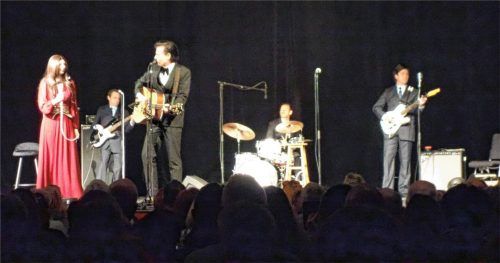 Robert Tyson und die Cashbags brachten die Musik der Country-Legende auf die Bühne des Kultur- und Kongresszentrums. Für besondere Akzente sorgte Valeska Kunath als June Carter. Foto friedrich