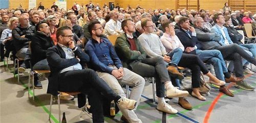 Rund 200 Ameranger ließen sich den Infoabend in der Gemeindehalle am 20. März 2025 nicht entgehen. Foto Birkhof