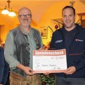 Christbaumversteigerung bringt 2.500 Euro