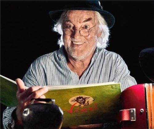 Sebastian Huber liest aus „Der Vinzi Stier“ – ein humorvolles Erlebnis für die ganze Familie. Foto ©Team Huberwast