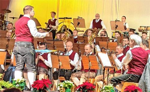 Seine erste Bewährungsprobe bestand der junge Dirigent Benedikt Hammerschmid bei den Cäcilienkonzerten.Foto Hoffmann