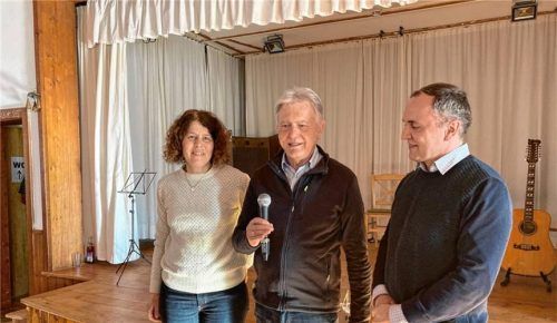 Seniorenfrühschoppen in Ramsau mit (von links) PGR-Vorsitzender Veronika Fluhrer, Michael Huber und Pfarrer Pawel Idkowiak. Foto Wimmer