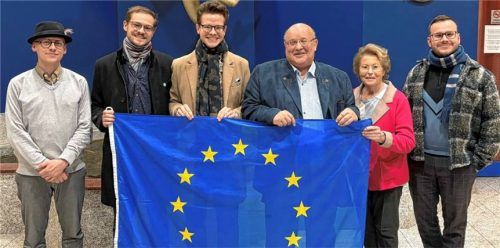 Setzen auf deutsch-tschechische Verständigung (von links): Dominik Stoiber, Andreas Moser (Präsident JEF Tschechien), Robin Mudrý, EU-Kreisvorsitzender Walter Göbl, Uschi Scholl und Jakub Šleška.Foto Europa-Union Mühldorf