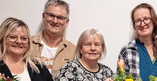 Sie haben an der Seite vieler anderer Menschen für den Erhalt der Jerwa gekämpft: (von links) Beate und Rainer Greimel, Elke Fischer-Wagemann undMarion Linhuber. Foto privat