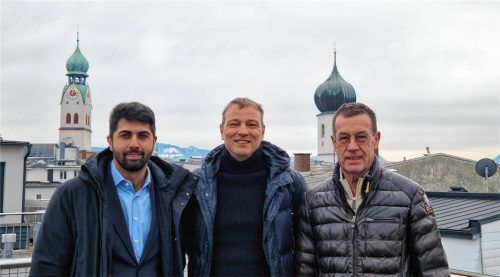 Sie haben in den nächsten Jahren einiges vor, um den Rosenheimer Sportbund attraktiv zu gestalten: (von links) Abuzar Erdogan, Bernd Perner und Willi Bonke.Foto  Mischner