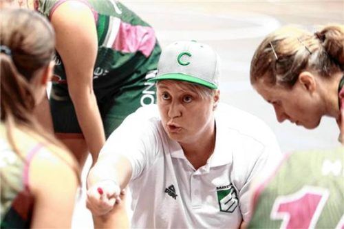 Sportbund-Trainerin Coco Kollarovics muss mit ihrem Team gegen Spitzenreiter Jahn München ran.Foto Wolfgang Fehrmann