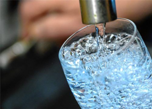 Staudach-Egerndach macht die Anlagen für sauberes Trinkwasser fit. Bürgermeisterin Martina Gaukler informierte in der jüngsten Sitzung über Auftragsvergabe, Kosten und das laufende Genehmigungsverfahren.Foto dpa