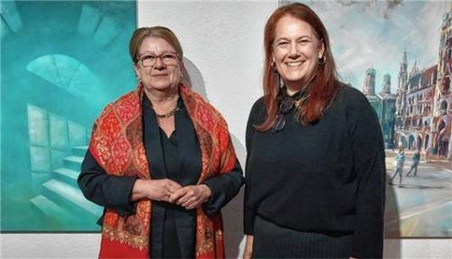 Stellen gemeinsam aus: Xandi Fradl (rechts) und Christine Haberlander. Foto Riedl