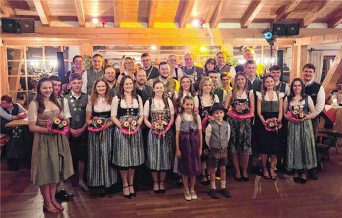 Stolz präsentierten sich die Schützenkönige mit ihren Begleitern beim Schützenball in Stefanskirchen. Foto Stettner