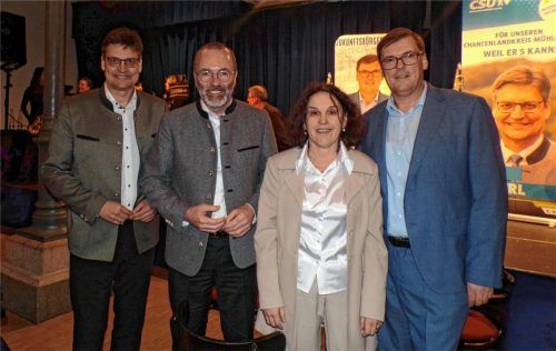Strahlende Gesichter beim Neujahrsempfang der CSU in Mühldorf (von links): Landrat Max Heimerl, EVP-Vorsitzender Manfred Weber, Bezirksrätin Claudia Hausberger und CSU-Bürgermeisterkandidat Stefan Lasner. Fotos  Rath