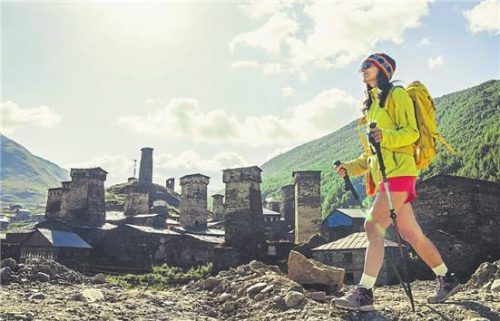 Teils nur zu Fuß erreichbar: die Region Swanetien in Westgeorgien. Tipp: „Unser Welterbe“ (Kunth Verlag, links). Fotos Imago/Imagebroker/Xinhua/Panthermedia/Robert Harding, GEtty Images