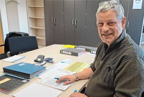 Thomas König-Greisl an seinem Schreibtisch. Foto Künzner-Hingerl