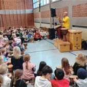 Trommelzauber begeistert Grundschulkinder