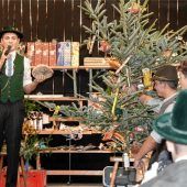 Großes Interesse an Tombola und Christbaumversteigerung