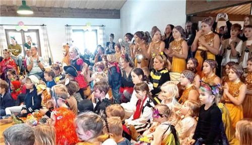 Viele Kinder bejubelten den Auftritt der Garden. Foto Unterforshuber