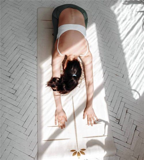 Yoga soll vor allem entspannen und einen Ausgleich zum stressigen Alltag bringen. Doch nicht immer wird dieses Versprechen eingelöst.Foto  IMAGO/Cavan Images