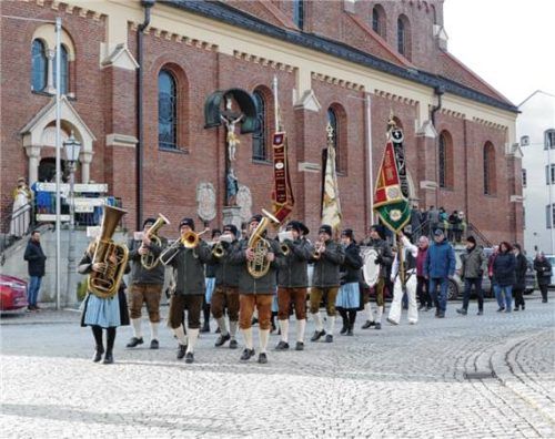 Zum traditionellen Jahrtag des Arbeiter-Kranken-Unterstützungs-Vereins gehört auch der Kirchen- und Festzug. Foto  Bachmaier