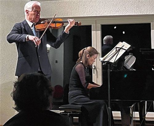 Zwei international renommierte Musiker: Christoph Poppen und Tomoko Nishikawa bei ihrem Konzert in der Villa Sawallisch. Foto Kirchner