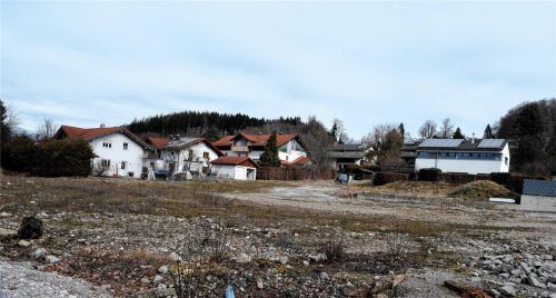 32 Wohneinheiten sollen auf diesem rund 3.000 Quadratmeter großen Grundstück am Kellerberg in Feldkirchen gebaut werden. Foto Merk