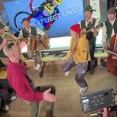 Schuhplattler im Eiskanal