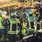 21-Jähriger kracht bei Soyen frontal in Baumgruppe