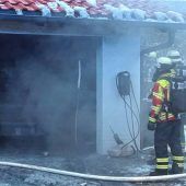 Auto geht in Flammen auf