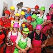 Wasserburger Maurerzunft feiert in Eiselfing: Garde und Schäffler zu Gast