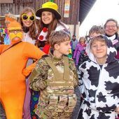 Gaudiwurm bringt perfekte Faschingsstimmung nach Tattenhausen