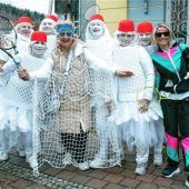 Viele lachende Gesichter beim unsinnigen Donnerstag in Prien