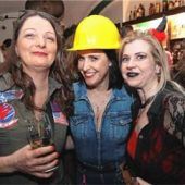 Bunte Masken, super Laune und jede Menge Spaß zum unsinnigen Donnerstag im Rotter Bräustüberl