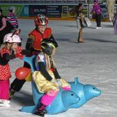 Maskierter Publikumslauf im Waldkraiburger Eisstadion
