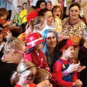 Ein Spiel folgt dem anderen: Kinderfasching in Ramsau