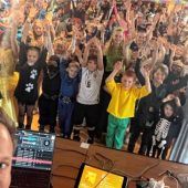 Kinder lassen es zum Faschingsende noch einmal krachen