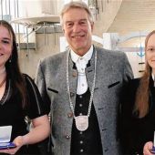Bürgermeister Hainz ehrt herausragende Schülerinnen