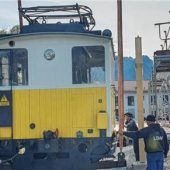 Historische Lokomotive als Wahrzeichen der Gemeinde