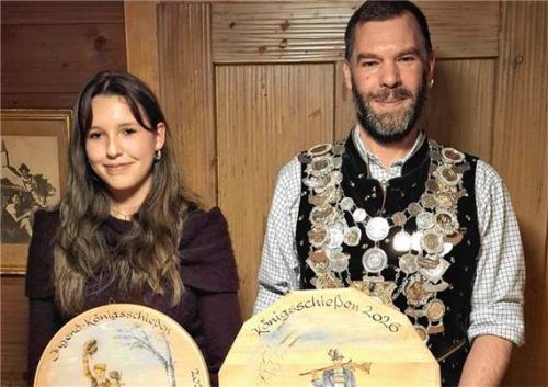 Äußerst treffsicher: Jugendschützenkönigin Lena Gschwendner (links) und Schützenkönig Martin Schöpfer. Foto Esterbauer