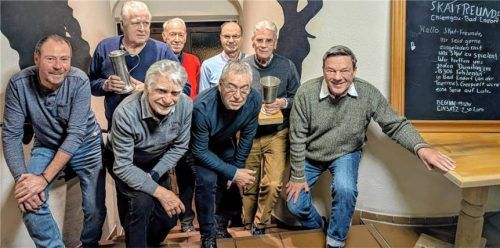 Am Ende hatten sie die Nase vorn: Wernfried Pankratz (Zweiter von links) und Klaus K. Müller (Zweiter von rechts) mit ihren Mitspielern. Foto re