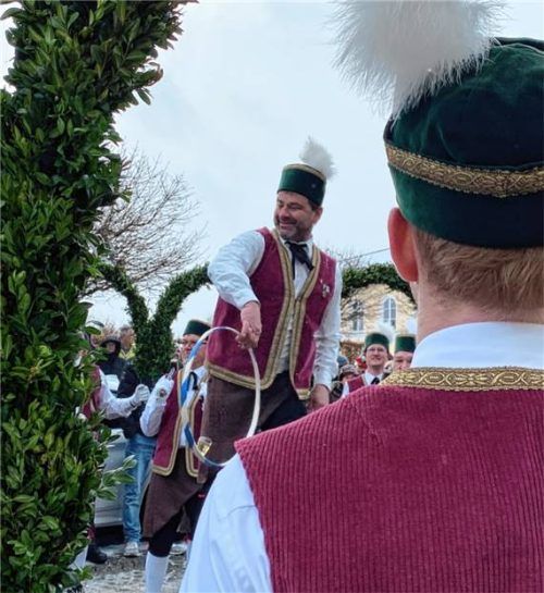 Am kommenden Sonntag hat Schäfflermeister Sepp Herzog seinen letzten Reifenschwung. Foto Meindl