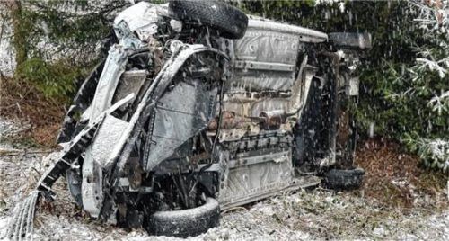 An den beteiligten Autos entstand Totalschaden. Foto Barth
