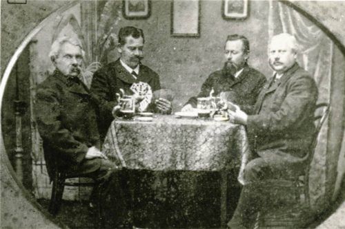 Auch hier trafen sich vier Herren zu einer Kartenrunde in einem Mühldorfer Wirtshaus.