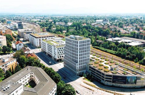 Auf dem ehemaligen „Bahngelände Nord“ in Rosenheim ist das Stadtquartier „Lokhöfe“ entstanden. Jetzt wurde es an einen Investor aus München verkauft. Foto Jungadler