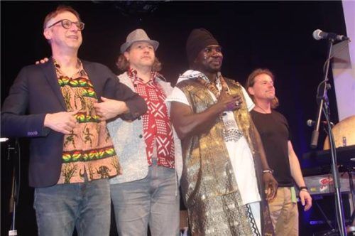 Auf der Bühne: Philip Wipfler, Wolfgang „Woody“ Klausner, Ibou Kalaama und Stefan Weißleder. Foto Zandl