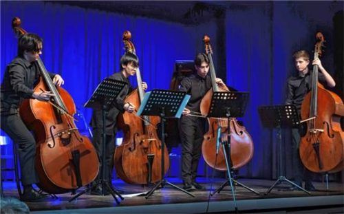 Auf der Bühne: (von links) Pedro Carvalho, Yunhang Khee, Bilge Önel und Raphael Bauer. Foto Berger